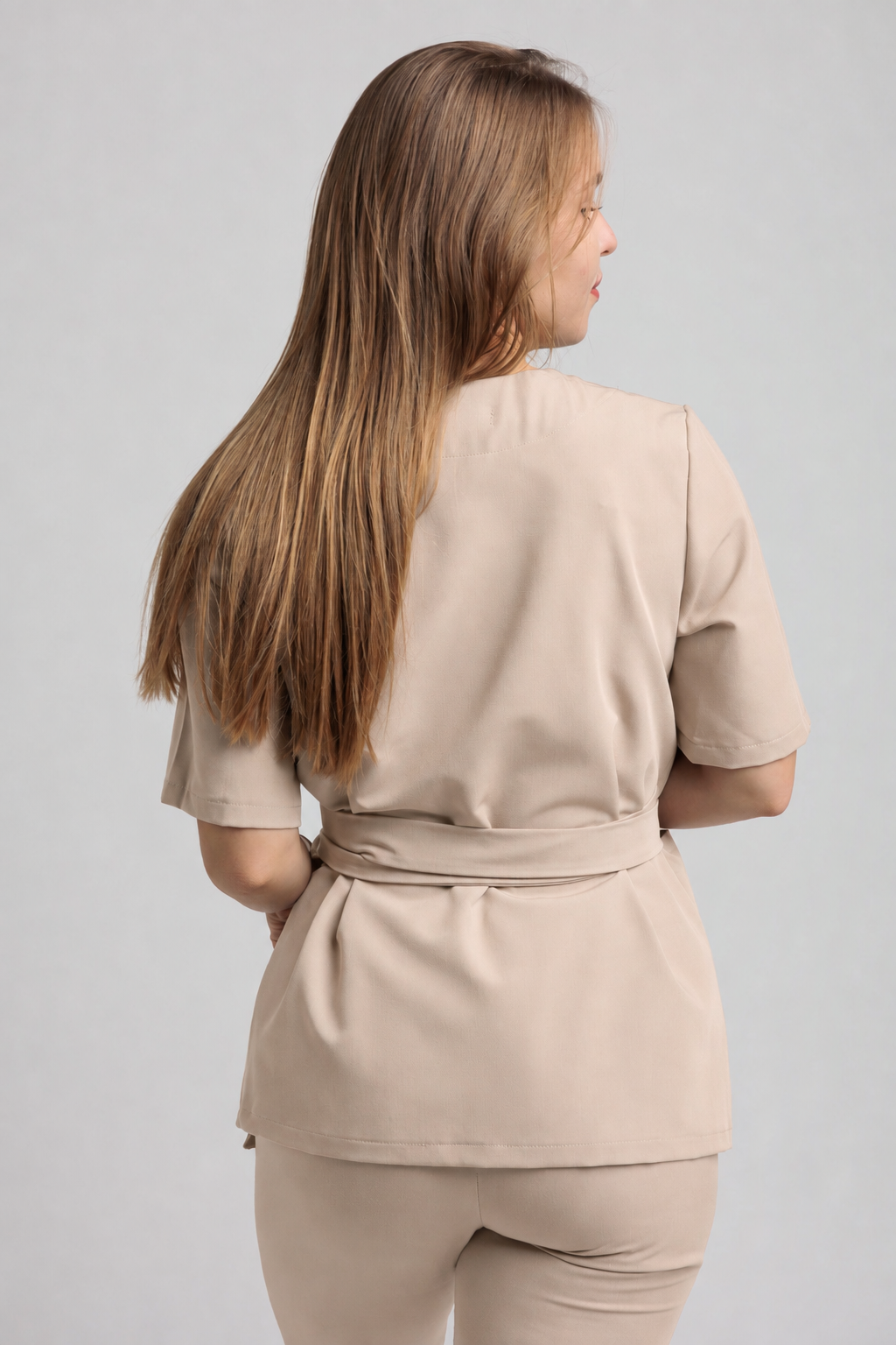 Bluza Medyczna Damska Basic z wiązaniem Light Beige (4)