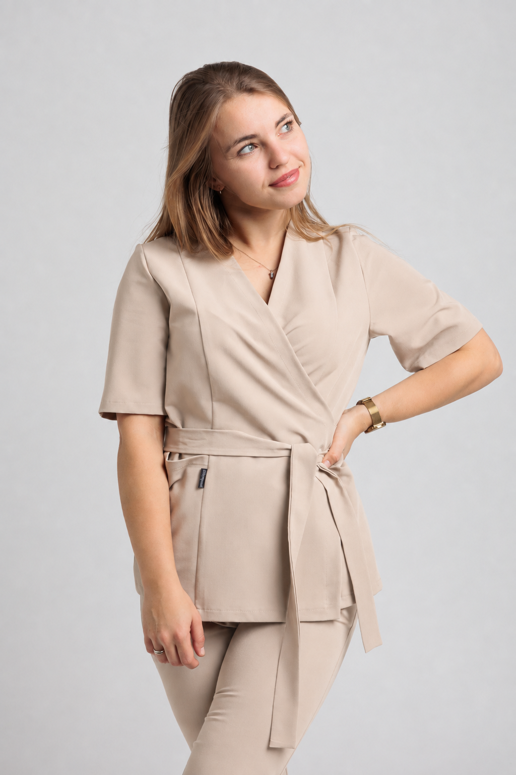 Bluza Medyczna Damska Basic z wiązaniem Light Beige (4)
